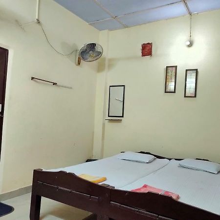 Chandrupal Lodging Guwahati Bagian luar foto