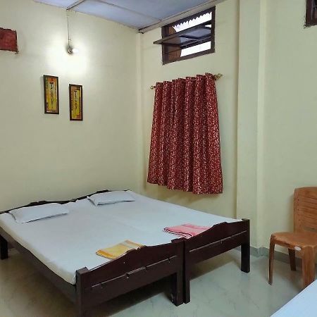 Chandrupal Lodging Guwahati Bagian luar foto
