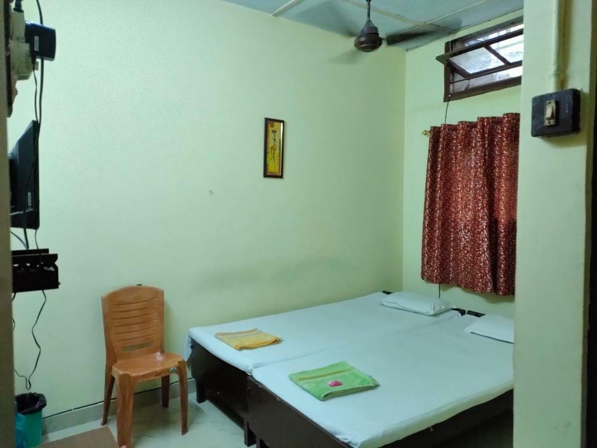 Chandrupal Lodging Guwahati Bagian luar foto