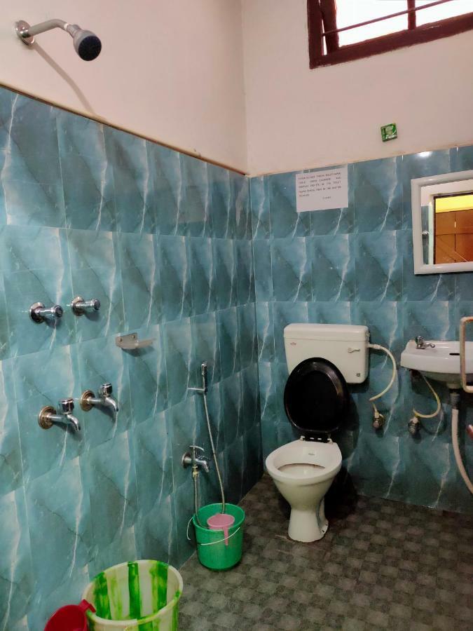 Chandrupal Lodging Guwahati Bagian luar foto