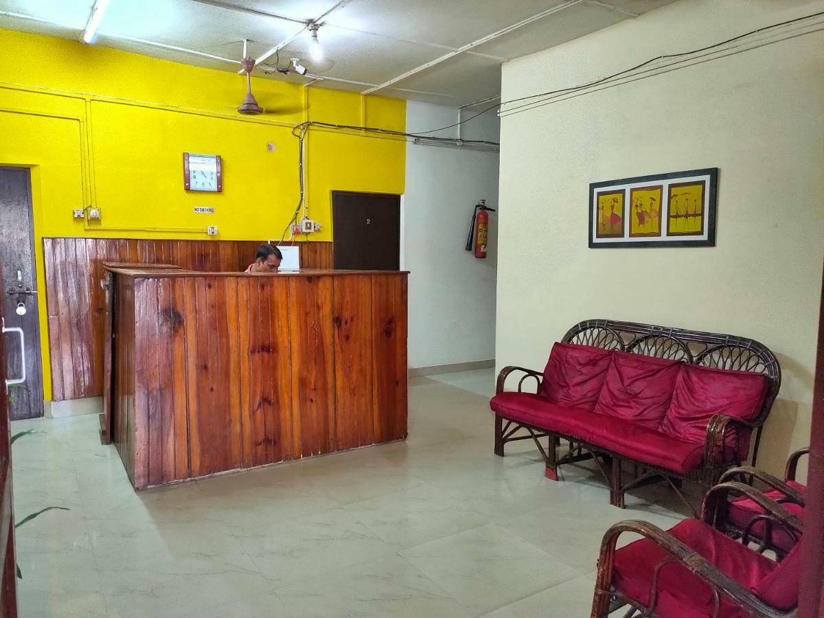 Chandrupal Lodging Guwahati Bagian luar foto