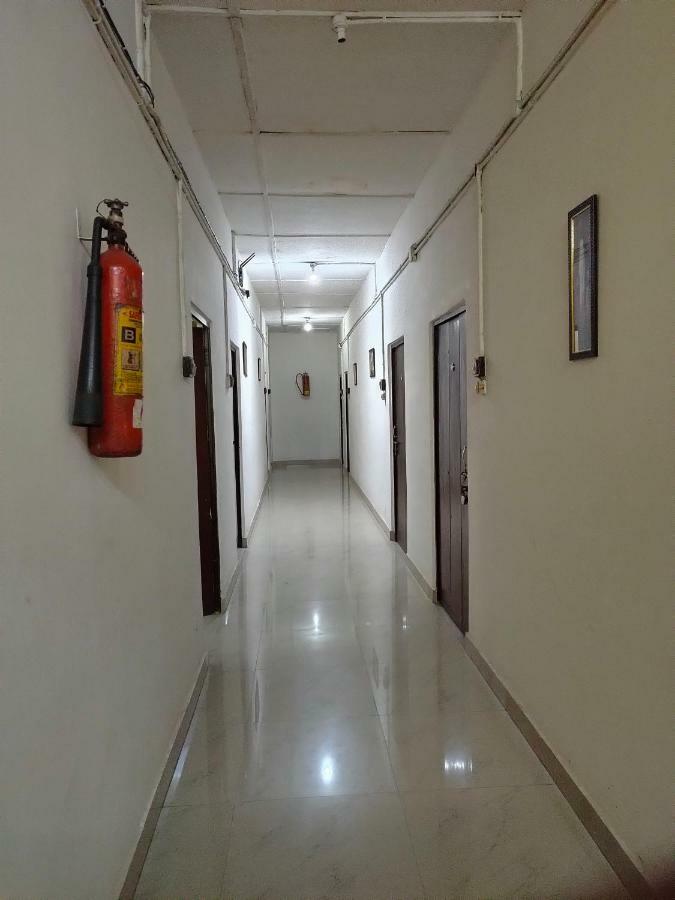 Chandrupal Lodging Guwahati Bagian luar foto