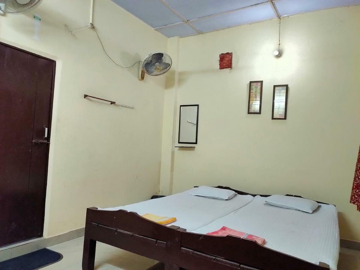 Chandrupal Lodging Guwahati Bagian luar foto